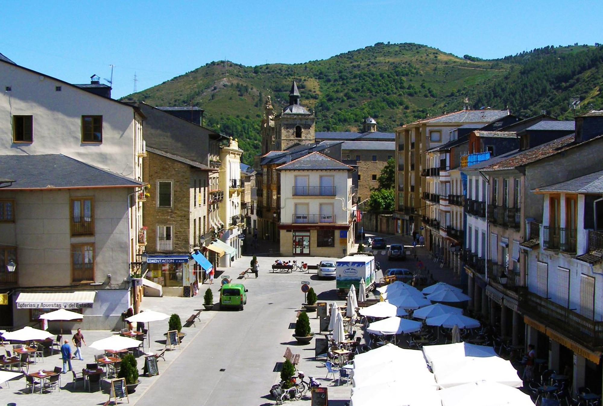 Plaza Mayor Вилафранка дел Биерсо Екстериор снимка